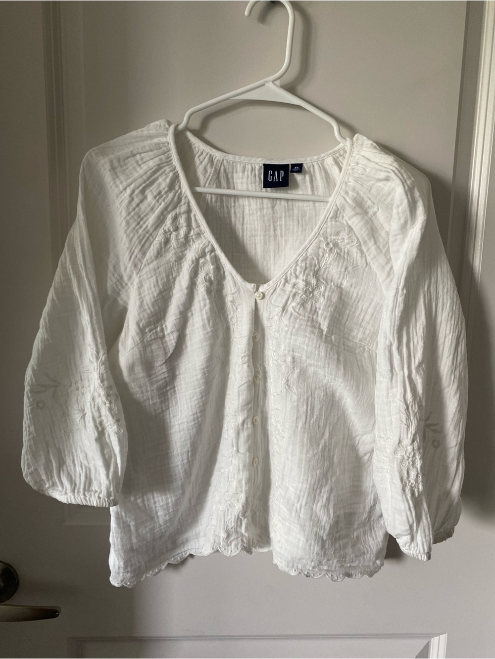GAP White Embroidered Gauze Button-Up Peasant Blouse